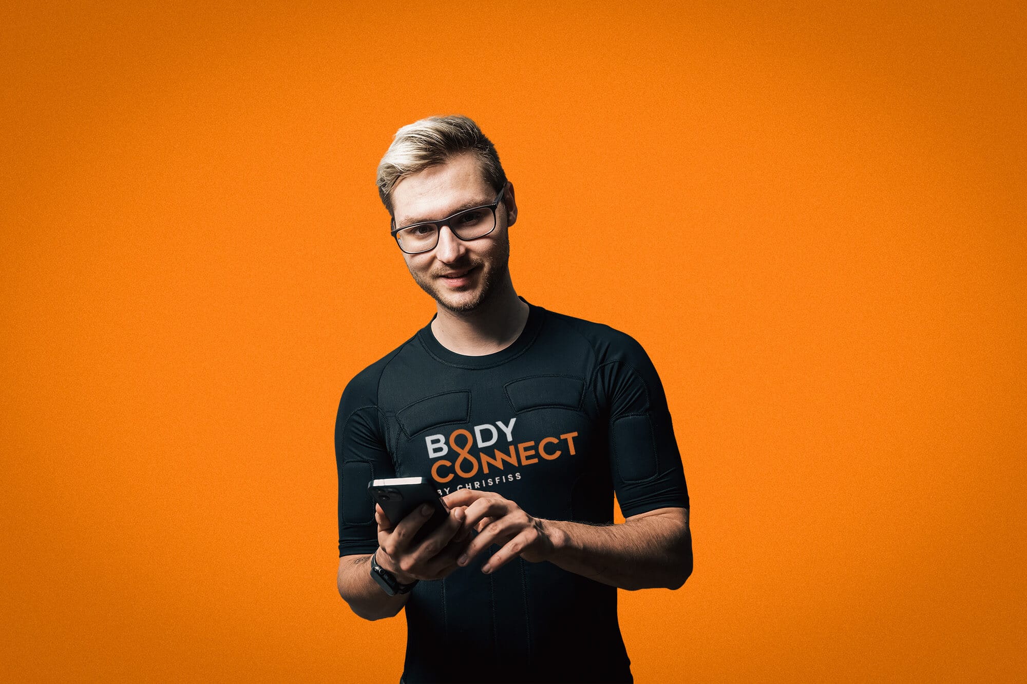 BodyConnect Anzug Ein Mann der einen BodyConnect Anzug trägt
